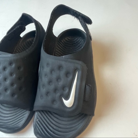 Nike Black Unisex Velcro Strap Sandals Size 6c - Picture 2 of 7